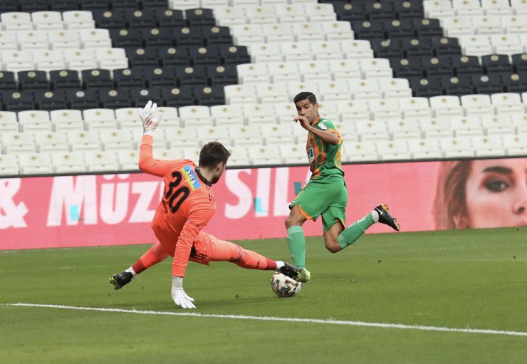 Aytemiz Alanyaspor'un Üzerinde Kara Bulutlar Dolaşıyor