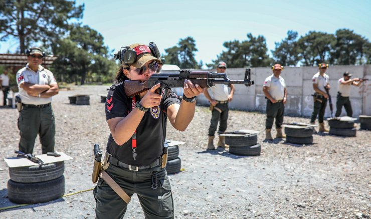 Antalya Emniyetinin 'lara Croft'una, Mermi Sesi Müzik Gibi