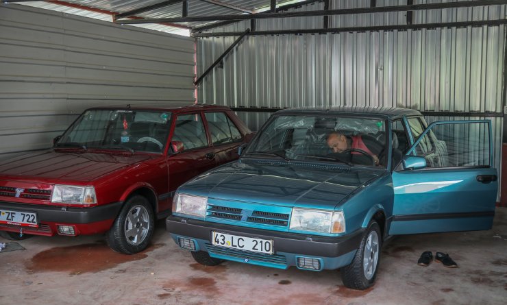 'boyasına Taş Değer' Diye İki Otomobilini Trafiğe Çıkarmıyor