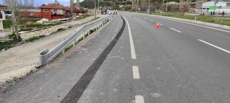 Tır, Motosiklete Çarptı; 10 Yaşındaki Çocuk Ağır Yaralandı