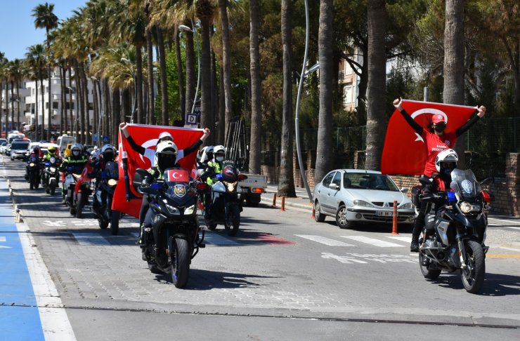 Bisikletli Polisler, 'kadına Şiddete Hayır' Yazan Tişörtleriyle Korteje Katıldı