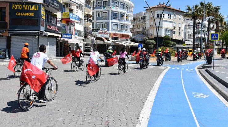 Bisikletli Polisler, 'kadına Şiddete Hayır' Yazan Tişörtleriyle Korteje Katıldı