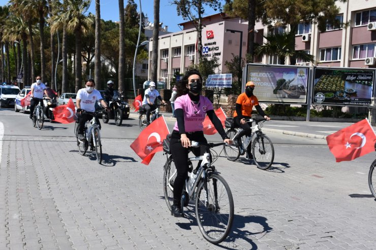 Bisikletli Polisler, 'kadına Şiddete Hayır' Yazan Tişörtleriyle Korteje Katıldı