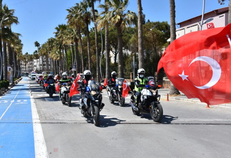 Bisikletli Polisler, 'kadına Şiddete Hayır' Yazan Tişörtleriyle Korteje Katıldı