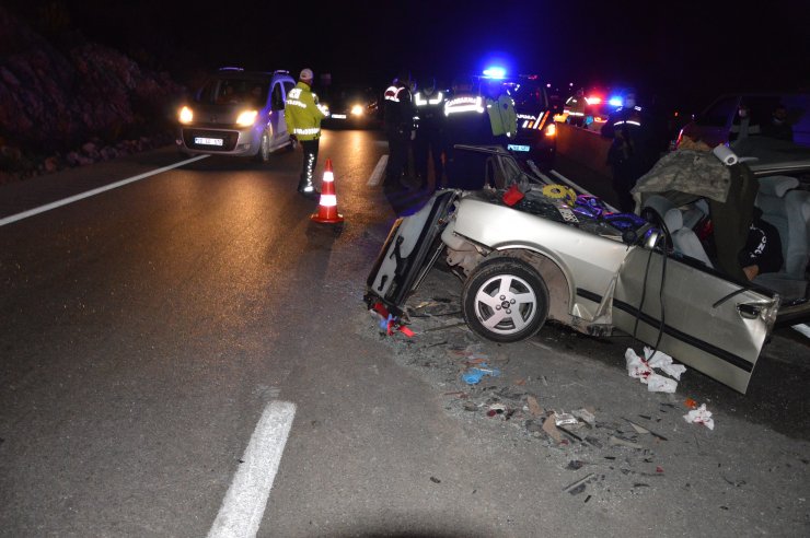 Kamyona Arkadan Çarpan Otomobildeki 2 Kişi Öldü, 2 Kişi Yaralandı (3)- Yeniden