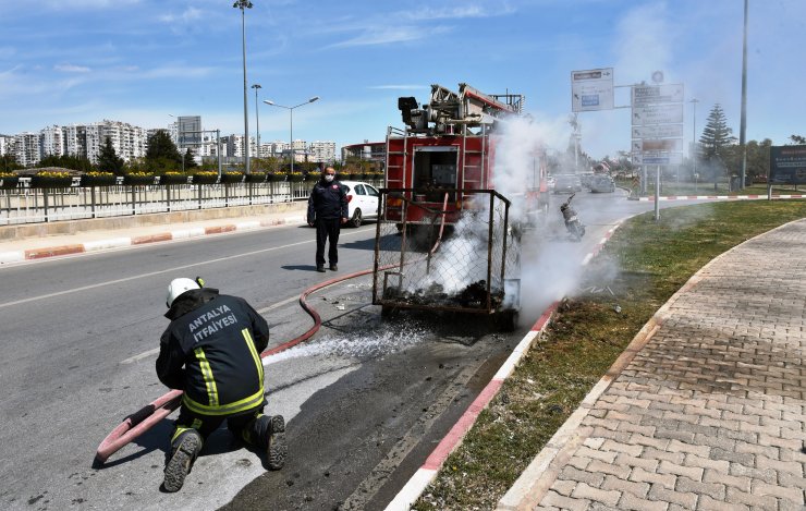 Motosikletinin Römorkunda Çıkan Yangını Üzüntüyle İzledi