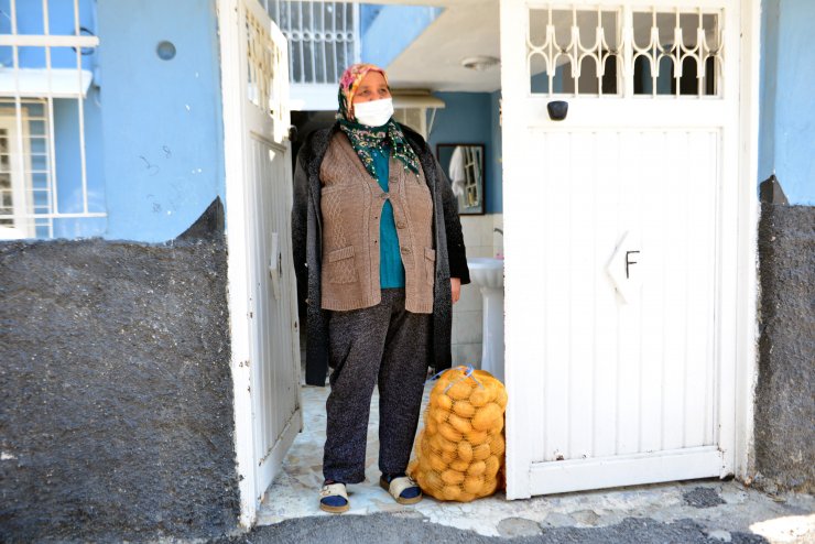 Adana’da Ücretsiz Patates Dağıtımına Başlandı