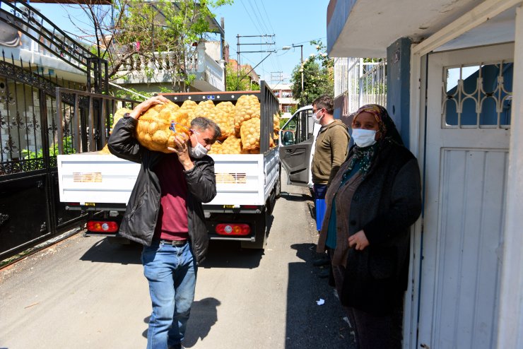 Adana’da Ücretsiz Patates Dağıtımına Başlandı