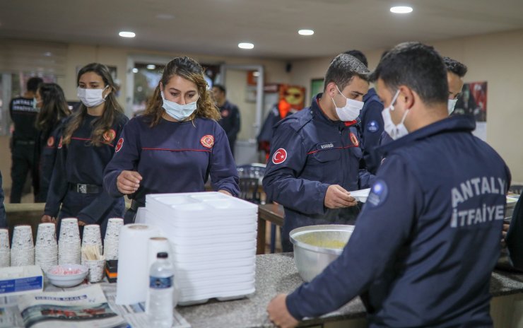 Yangın Bekçileri, Oruçlarını ‘itfaiyeci Duası’yla Açtı