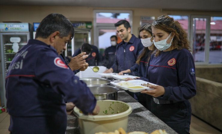 Yangın Bekçileri, Oruçlarını ‘itfaiyeci Duası’yla Açtı