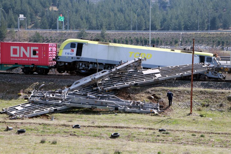 Pozantı'da Enkaz Kaldırıldı, Tren Seferleri Yeniden Başladı