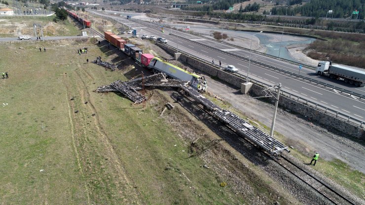 Pozantı'da Enkaz Kaldırıldı, Tren Seferleri Yeniden Başladı