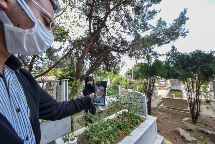 Annenin Mezarına 'görüntülü' Ziyaret