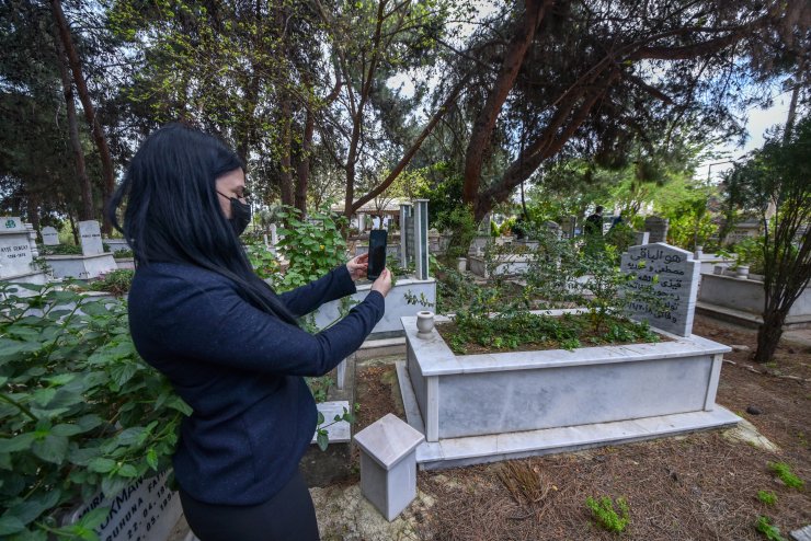 Annenin Mezarına 'görüntülü' Ziyaret