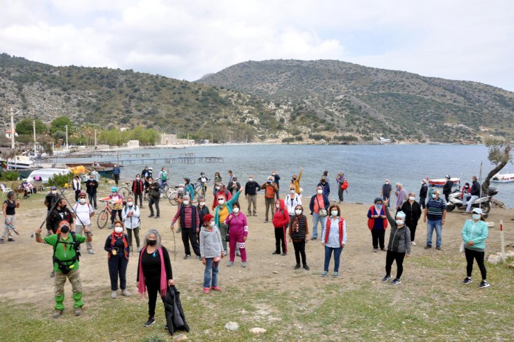 'datça Cennet Kalsın' Diyerek Denize Girdiler, İmza Kampanyası Başlattılar