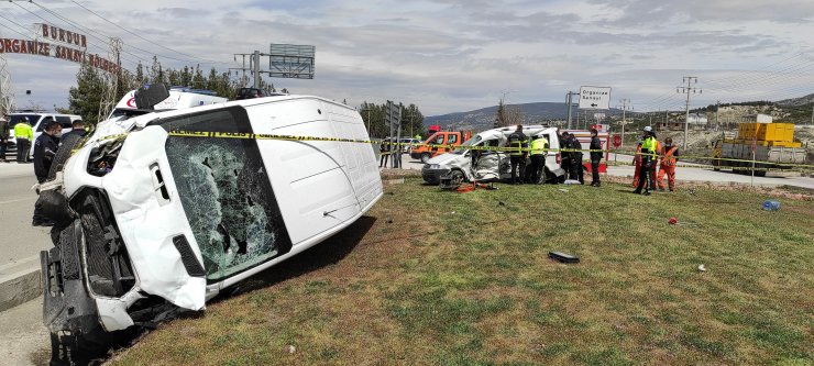 Kamyonet İle Çarpışan Hafif Ticari Araçtaki Çift Öldü