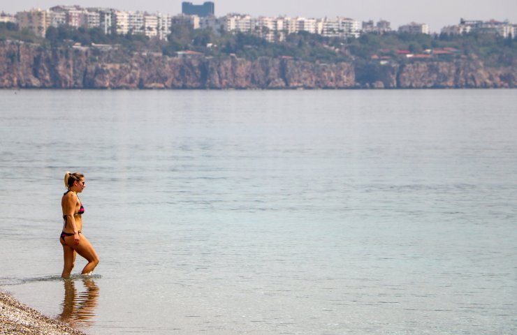 Kısıtlamadan Muaf Turistlerin Sahil Keyfi