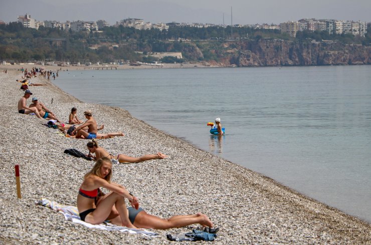 Kısıtlamadan Muaf Turistlerin Sahil Keyfi