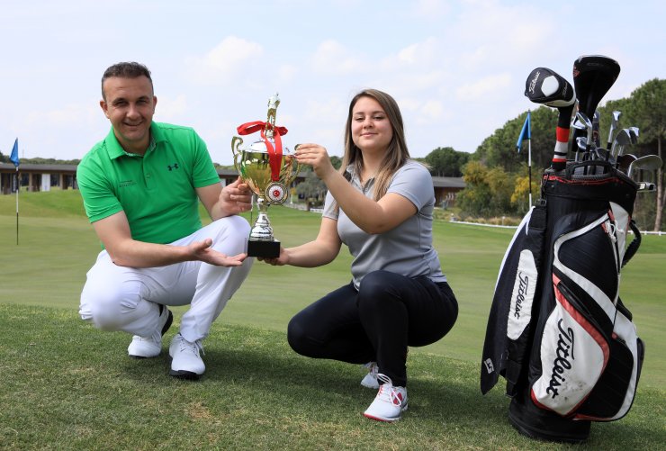 Okul Harçlığını Çıkarmak İçin Başladığı Golfte Milli Olup, Madalyalar Kazandı