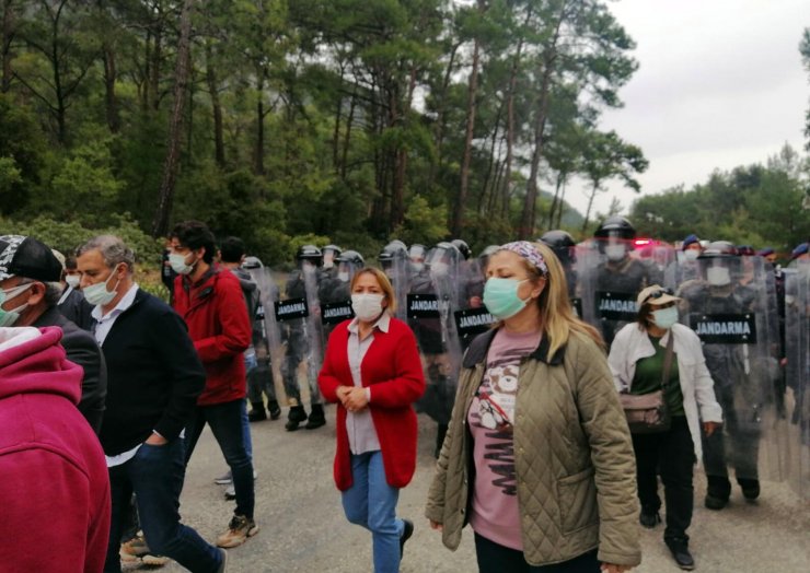 Akbük Koyu'nda Gergin Yıkım