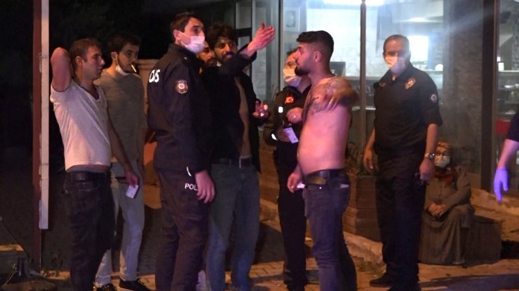 Antalya'da Sokağa Çıkma Kısıtlamasındaki Kavgada 4 Kişi Yaralandı; 24 Bin Tl Ceza Kesildi