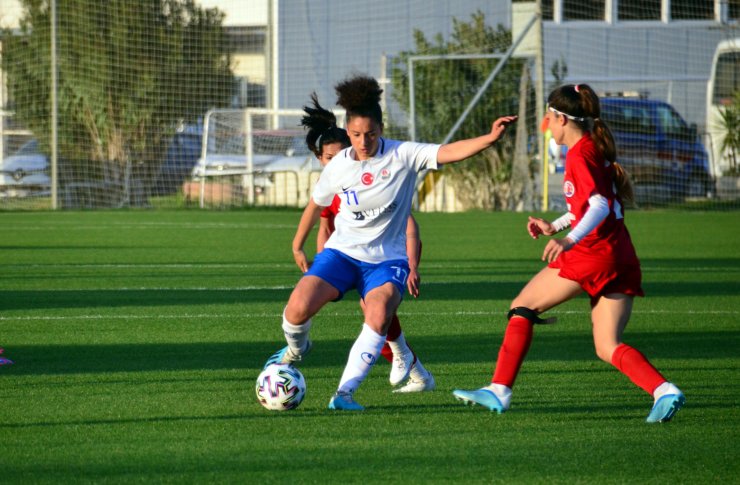 Kadın Futbol Ligi'nde Gruplardaki 2'nci Maçlar Devam Ediyor