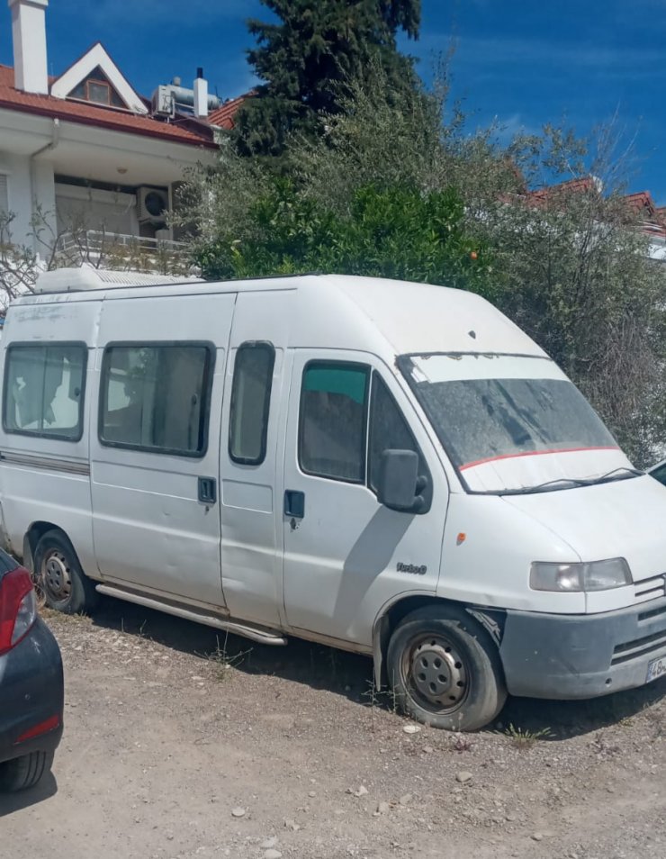 Muğla'da Çekiciyle Minibüs Çalan 2 Şüpheli Yakalandı