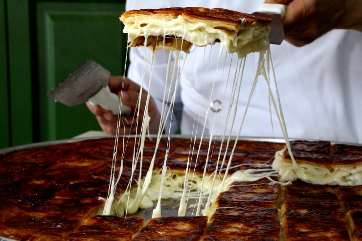 Seyyar Olarak Börek Satmaya Başladı, 183 Şube Açtı