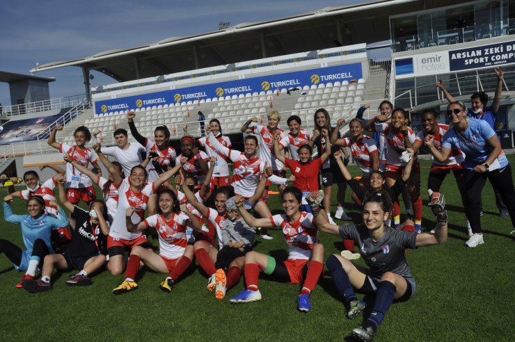 Ataşehir Belediyespor Ve Adana İdmanyurdu Kadın Futbol Takımları Çeyrek Finalde