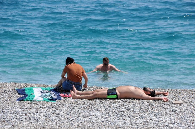 Konyaaltı Sahili, Kısıtlamada Turistlere Kaldı 