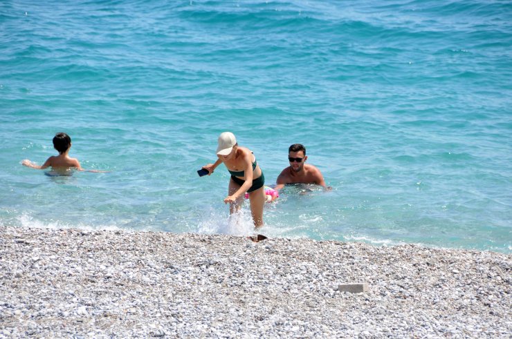 Konyaaltı Sahili, Kısıtlamada Turistlere Kaldı 