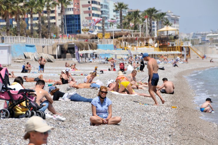 Konyaaltı Sahili, Kısıtlamada Turistlere Kaldı 