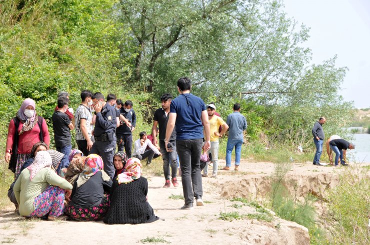 Adnan Çayda Boğuldu, Babası Kıyafetlerine Sarılarak Ağladı