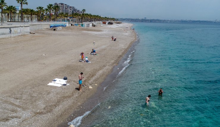 Antalya'da Denetim Arttı, Sahil Boşaldı