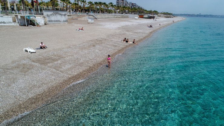 Antalya'da Denetim Arttı, Sahil Boşaldı