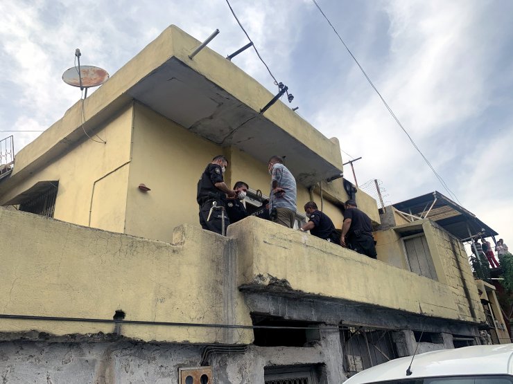 Tüfekle Başından Vurulmuş Halde Ölü Bulundu; Polis, Kaçan Arkadaşını Arıyor