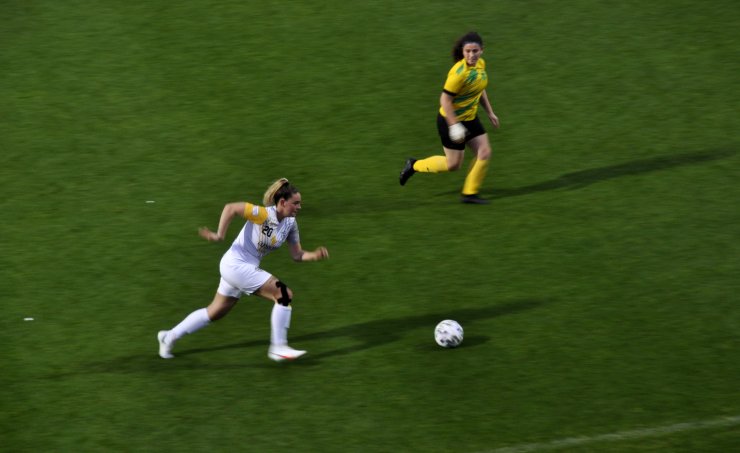 Aycan Yanaç, Kadın Futbol Ligi'nde İlk Defa Forma Giydi