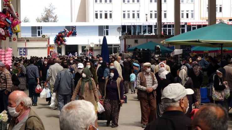 Burdur'da, Halk Pazarında 'tam Kapanma' Yoğunluğu