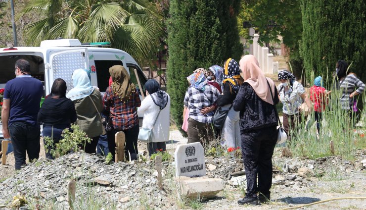 Evinde Ölü Bulunan Çiğdem, Gözyaşlarıyla Toprağa Verildi