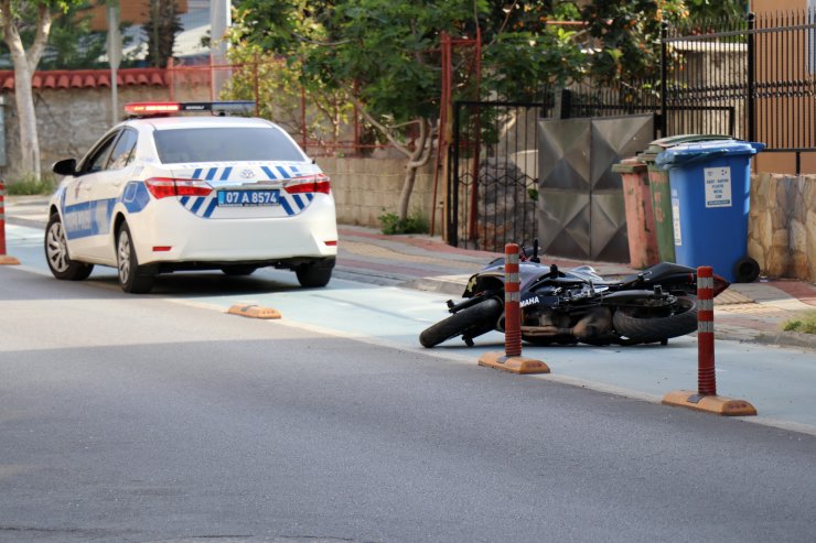 Köpeğe Çarpan Motosikletli, Ağır Yaralandı; Kaza Anı Kamerada