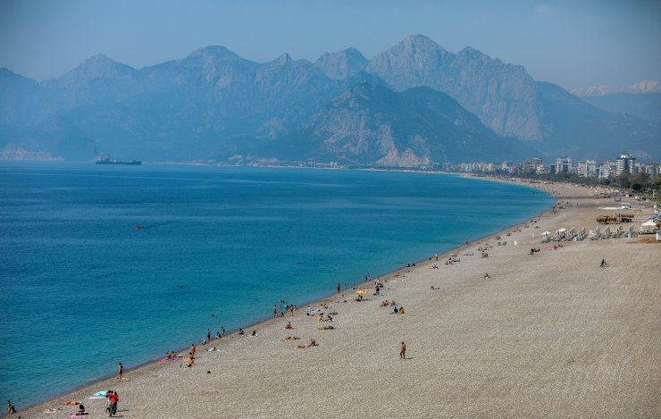 Antalya'da 'tam Kapanma' Öncesi Sahil Keyfi