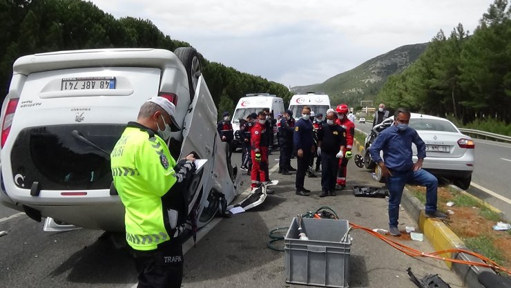 Muğla'da Personel Aracı İle Otomobil Çarpıştı: 1 Ölü, 5 Yaralı