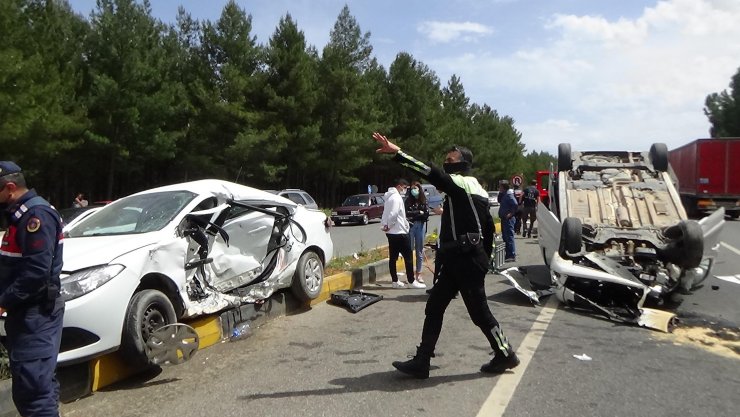 Muğla'da Personel Aracı İle Otomobil Çarpıştı: 1 Ölü, 5 Yaralı