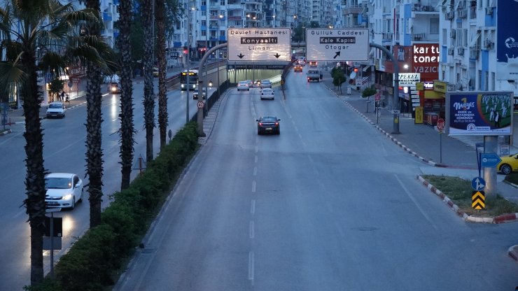 Antalya'da Kısıtlama Öncesinde Yoğunluk, Sonrasında Sessizlik