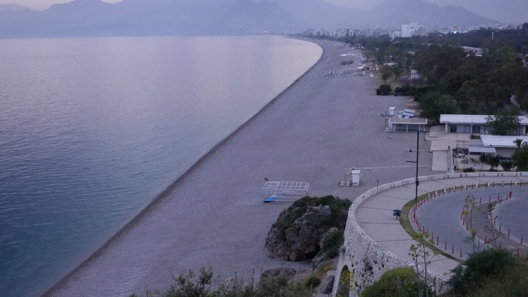 Antalya'da Kısıtlama Öncesinde Yoğunluk, Sonrasında Sessizlik