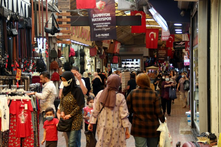 Hatay’da 'tam Kapanma'ya Saatler Kala Tarihi Uzun Çarşı Doldu