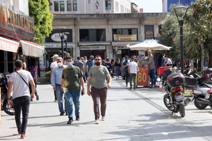 Hatay’da 'tam Kapanma'ya Saatler Kala Tarihi Uzun Çarşı Doldu