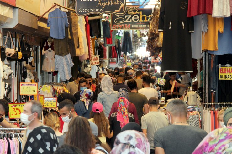 Hatay’da 'tam Kapanma'ya Saatler Kala Tarihi Uzun Çarşı Doldu