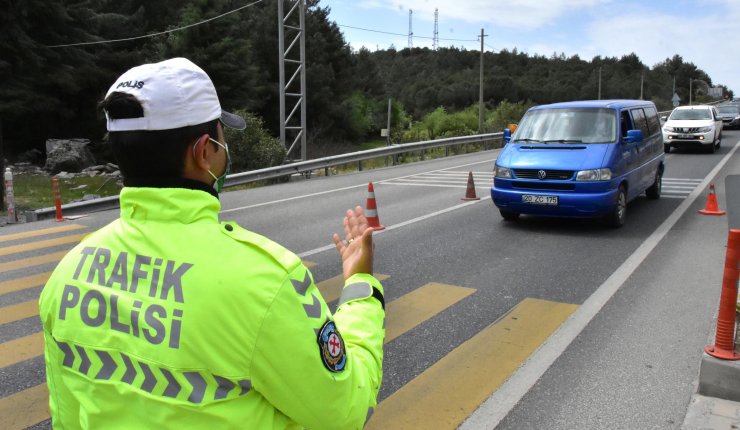 Muğla'da 'tam Kapanma' Öncesi 2 Kilometrelik Kuyruk