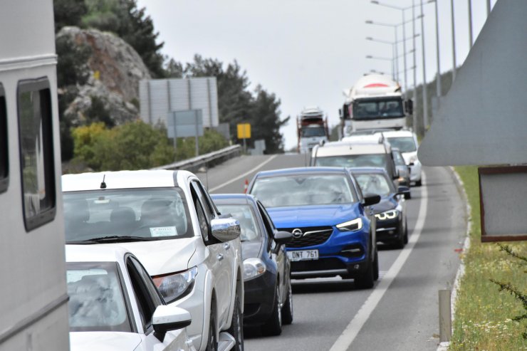 Muğla'da 'tam Kapanma' Öncesi 2 Kilometrelik Kuyruk